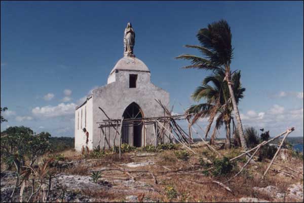 Wyspy Lojalnoci - opuszczony koci misyjny